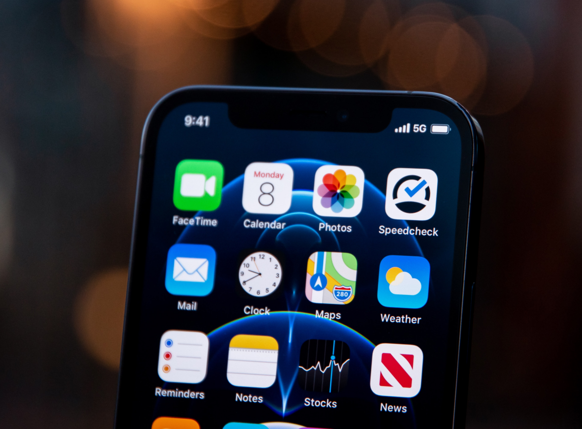 高坪苹果手机维修分享为什么 iPhone 12 在冬季会自动关机 